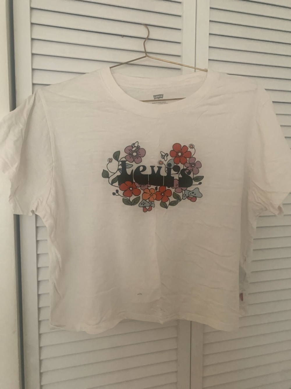 Levi's Cream Graphic Floral Logo Tee with Multicolor Flowers